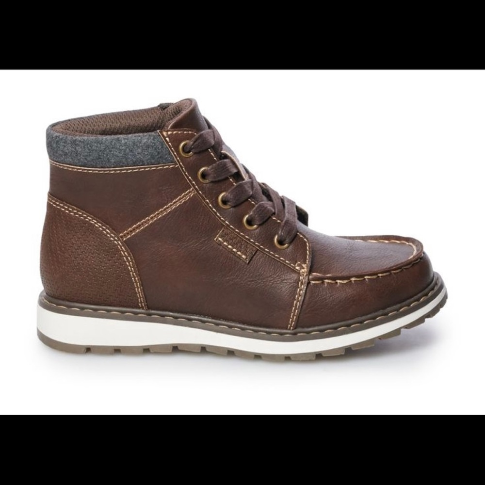 NWT. Size 1 boys. Sonoma Cosmic Boys Ankle Boot
Moc toe ,Lace-up & Padded foot